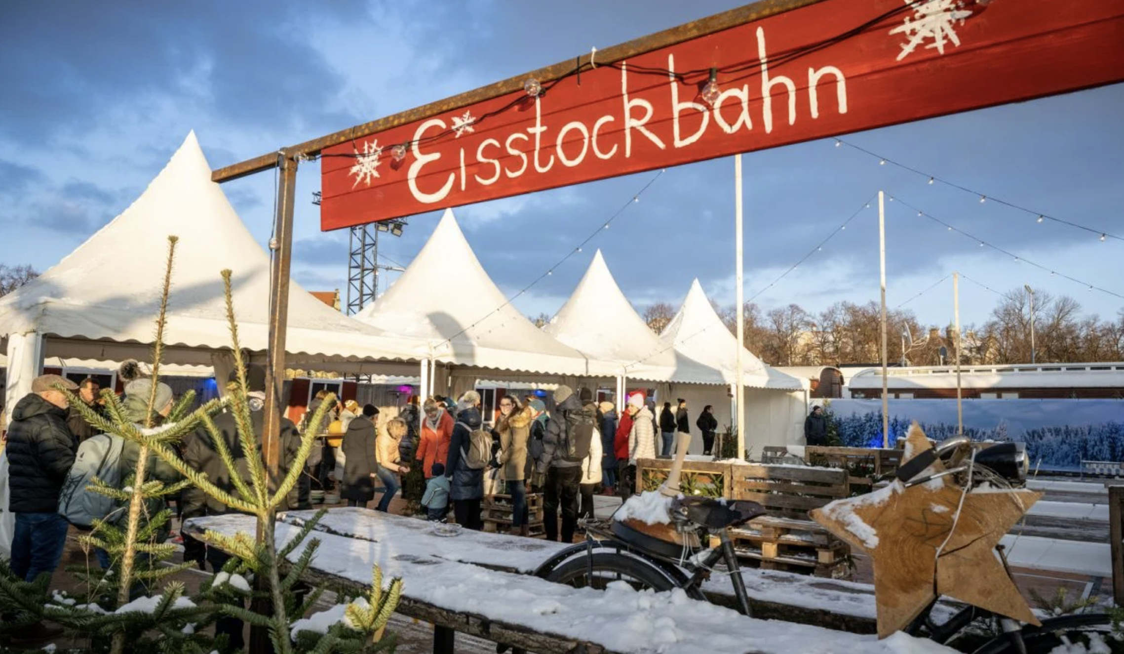 Eisstockschießen at Tollwood Munich